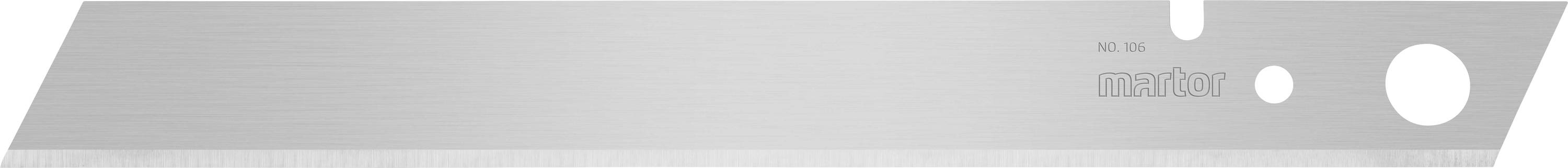 Une lame de scie argentée avec plusieurs trous ronds sur le bord supérieur, le nom de marque 'Makita' visible au centre.