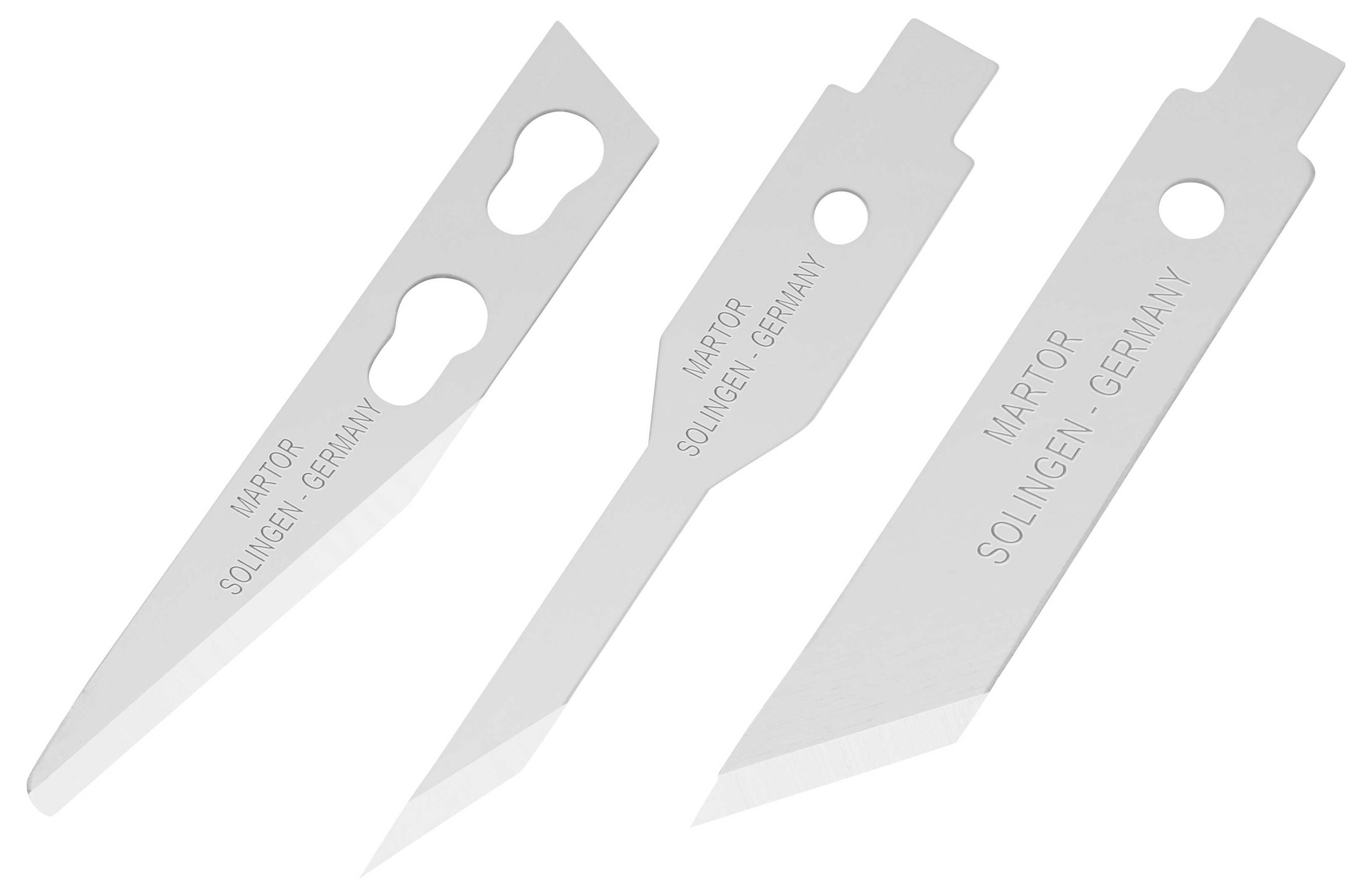 Trois lames de couteau portant les inscriptions 'MARTOR', 'SOLINGEN', 'GERMANY', de formes différentes pour diverses applications de coupe.