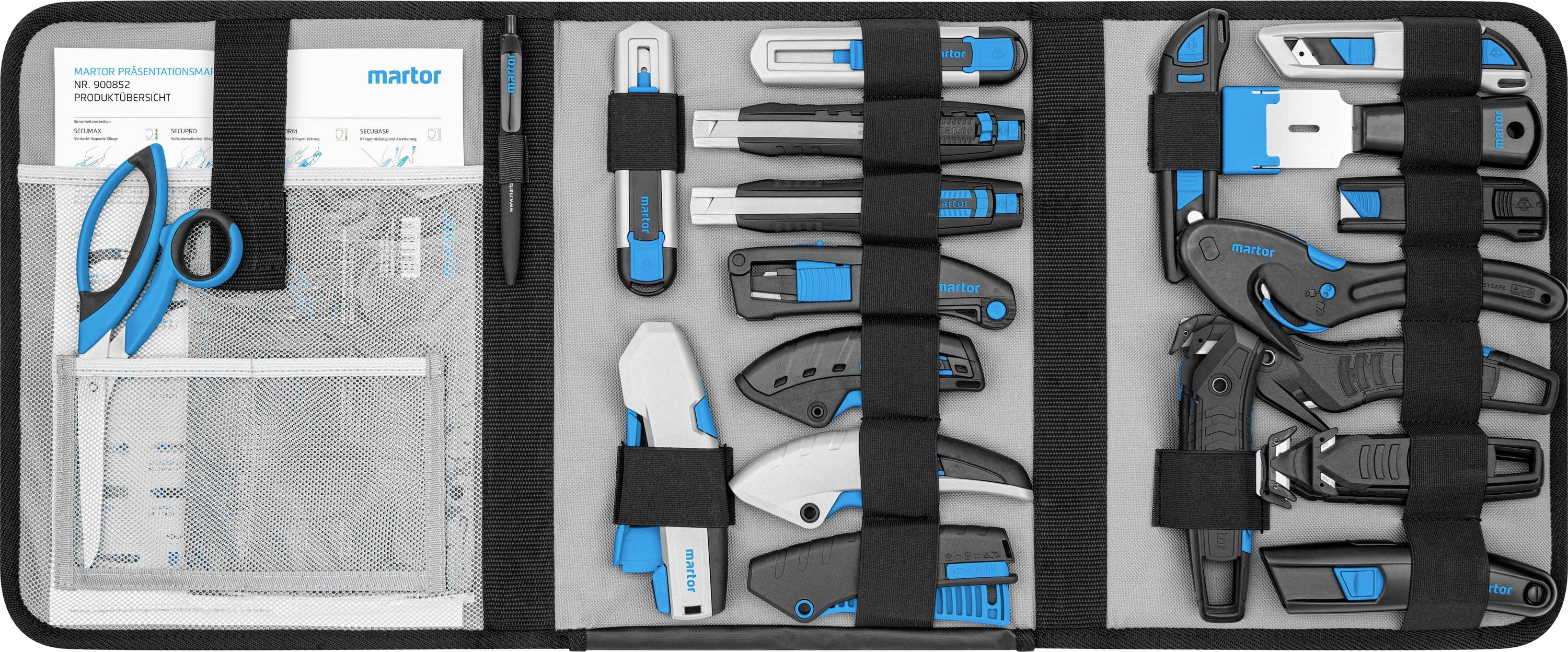 Un ensemble d'outils ouvert contenant divers couteaux et outils de coupe bleus et gris, soigneusement rangés dans un étui noir. À gauche se trouvent des ciseaux et un porte-stylo.
