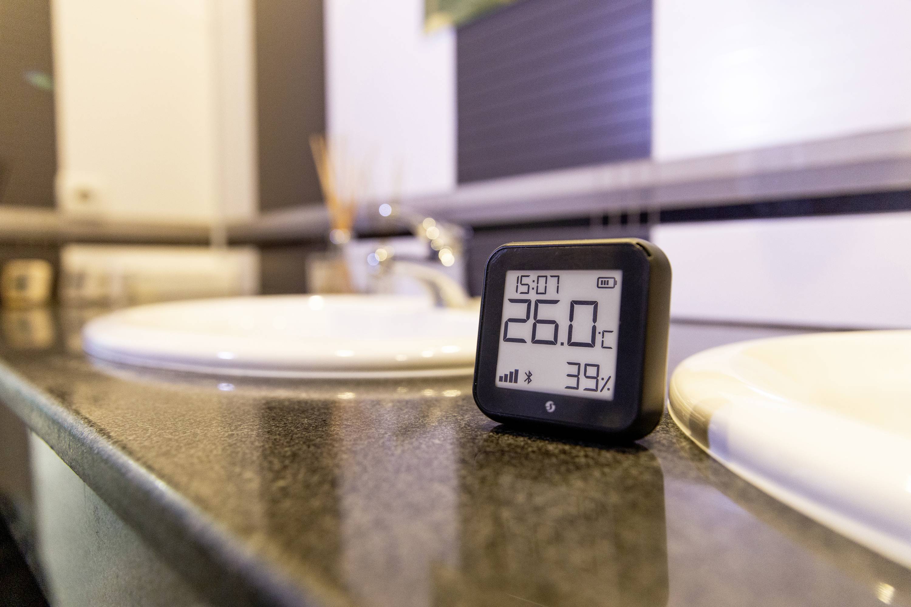 Shelly H&T Gen 3 Matte Black Capteur thermométrique/hygrométrique sans fil Bluetooth, Wi-Fi