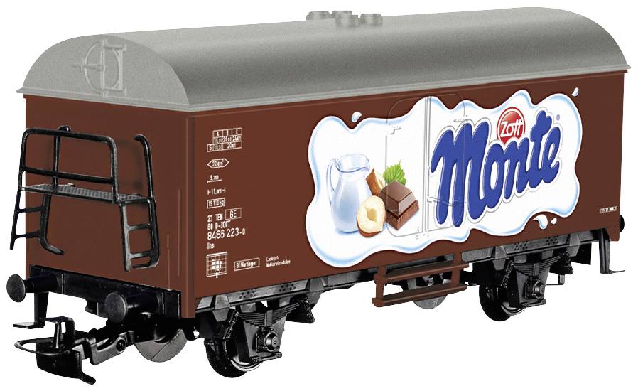 Wagon de train miniature avec le logo 'Zott Monte', représentant du lait, de la noisette et du chocolat sur le côté, sur un fond blanc.