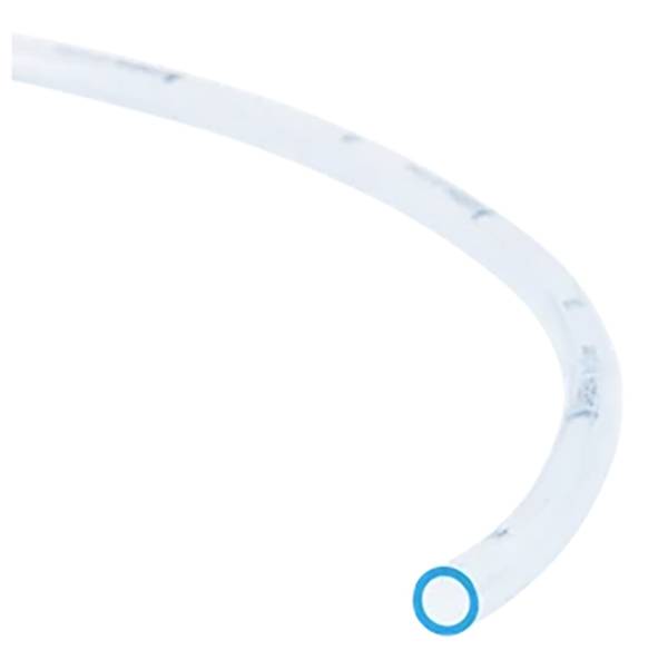 Tuyau transparent et flexible avec bordure bleue, légèrement incurvé ; probablement destiné à des applications médicales ou techniques.