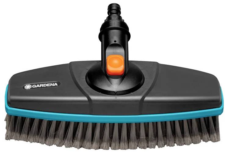 Brosse de nettoyage de Gardena avec boîtier noir et accents bleus et orangés pour le nettoyage des surfaces.