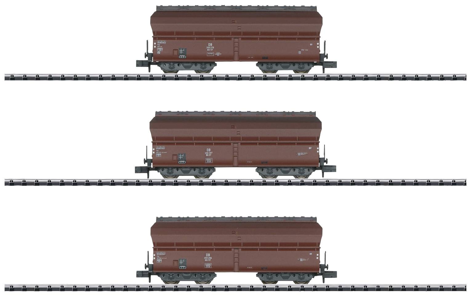 Trois wagons de marchandises bruns sur des rails, disposés les uns au-dessus des autres. Chaque wagon appartient à la même série et présente des détails latéraux.