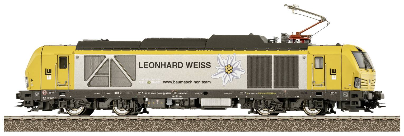 Locomotive électrique jaune et grise avec l'inscription 'Leonhard Weiss'. Stationnant sur une voie ferrée. Caténaire visible. Entreprise 'LEONHARD WEISS'.