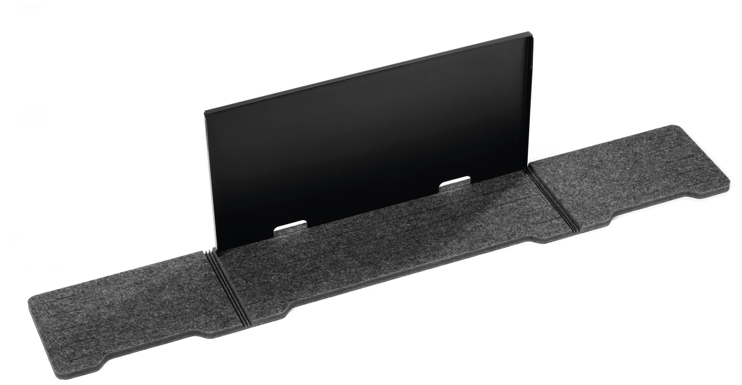 Un écran de confidentialité noir pour bureaux, avec deux parois latérales en tissu gris pour l'isolation acoustique et la protection de la vie privée.