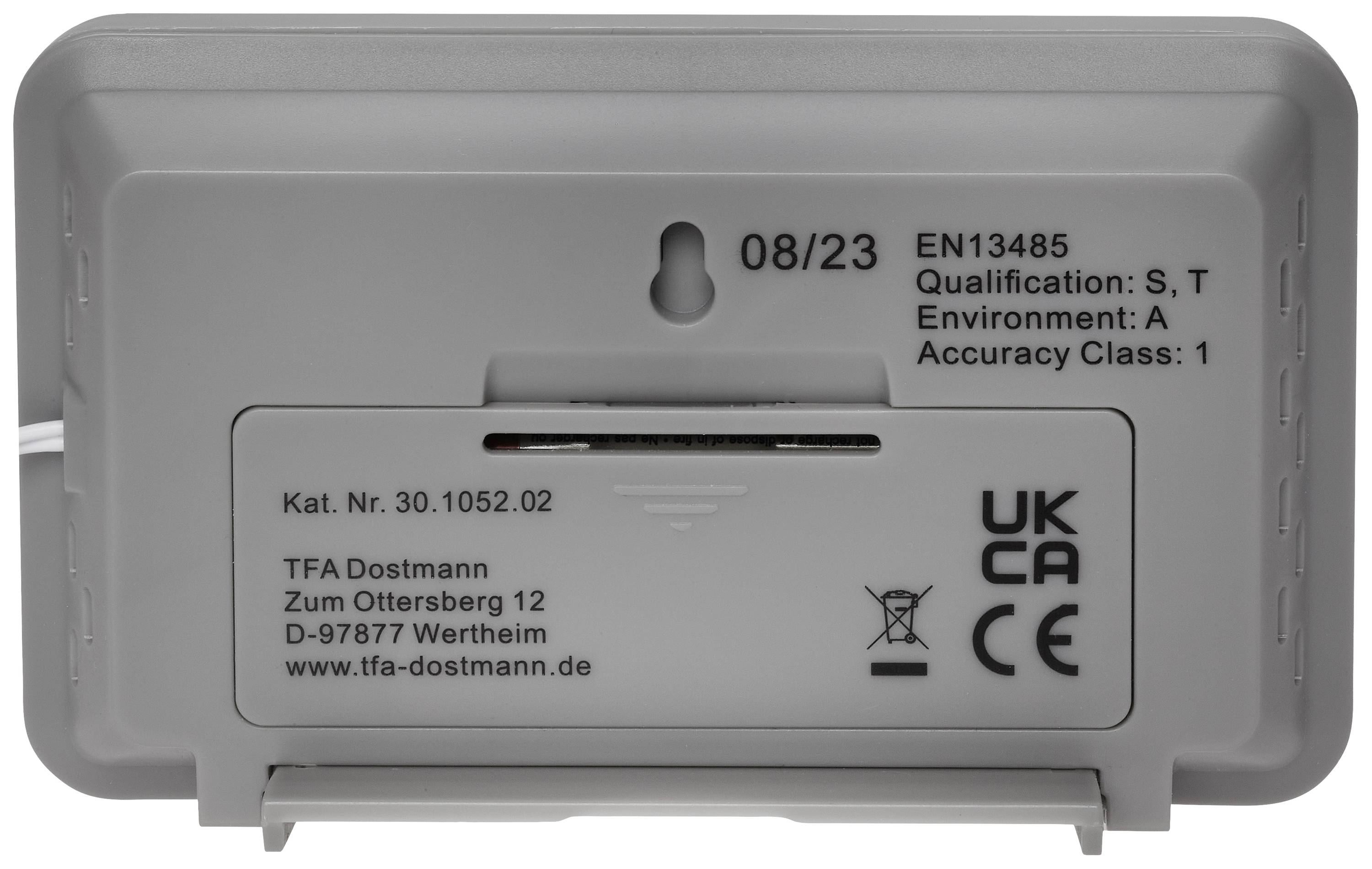 Dos d'un appareil avec des informations sur le produit : '08/23 EN13485', 'TFA Dostmann', incluant l'adresse et le site web 'www.tfa-dostmann.de'.