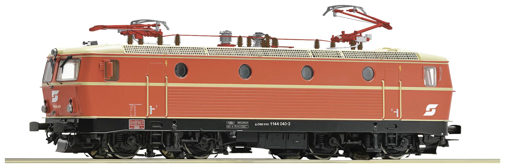 L'image montre une locomotive électrique rouge avec un toit jaune. Sur le côté, on peut voir un logo blanc et plusieurs fenêtres rondes.