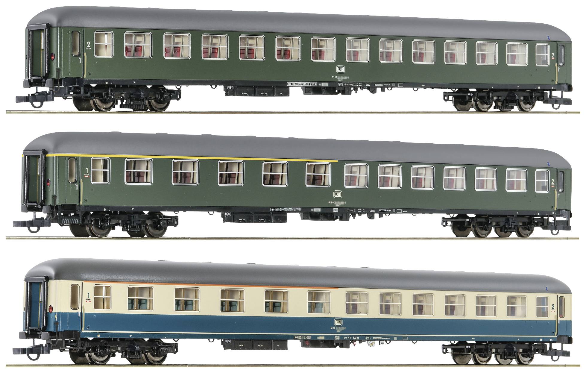 Trois voitures de voyageurs de train miniature dans différents schémas de couleurs : vert, vert foncé avec une ligne jaune et bleu-crème. Toutes sont conçues avec des détails réalistes.
