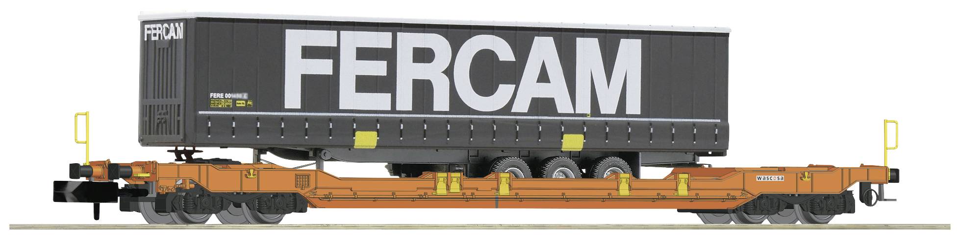 Un train de marchandises chargé d'un grand conteneur rectangulaire 'FERCAM', placé sur un wagon plat de couleur orange.