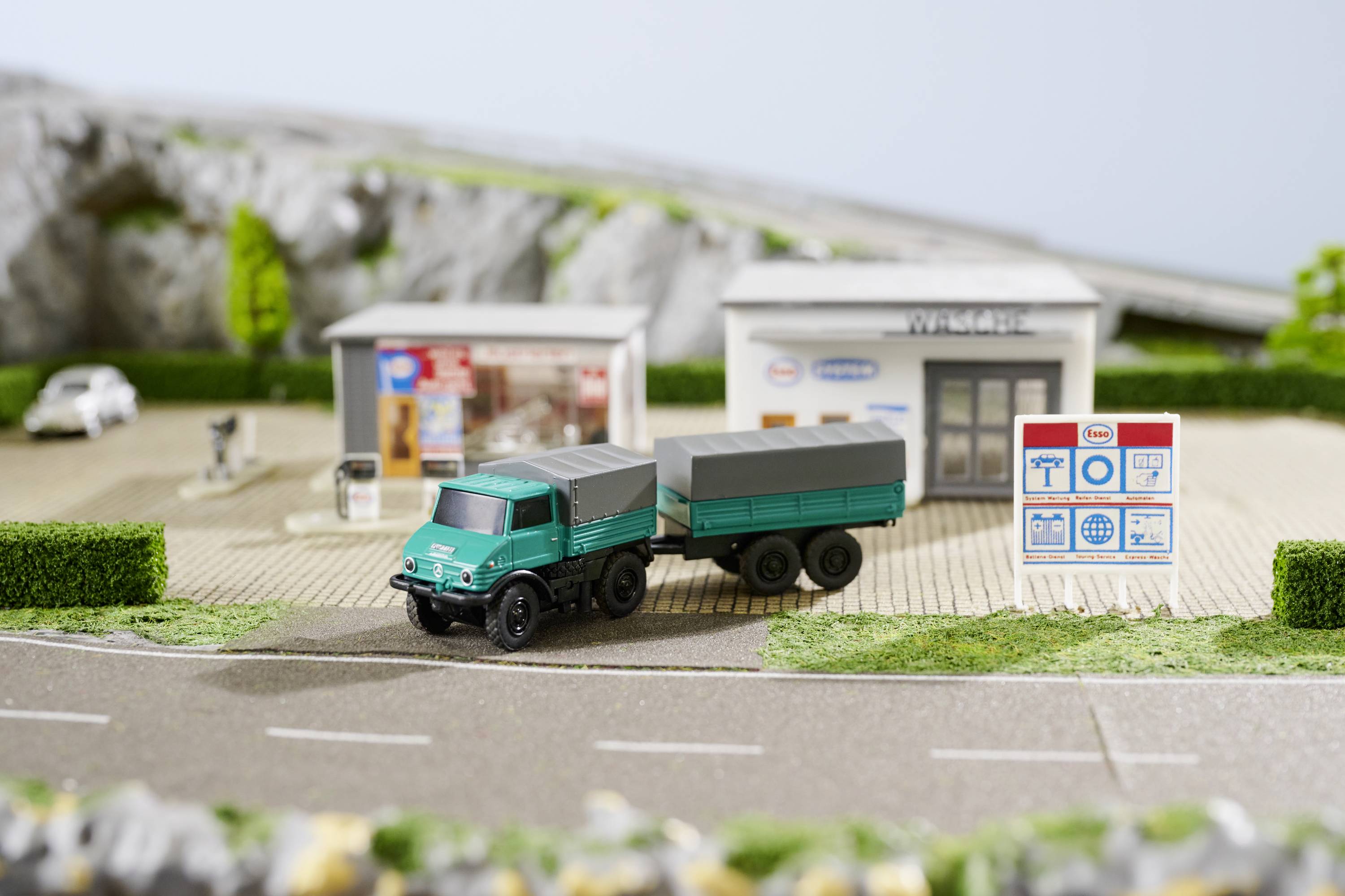 Carson Modellsport 500504165 MB Unimog Forst mit Hänger 1:87 Camion RC électrique Voiture de tourisme