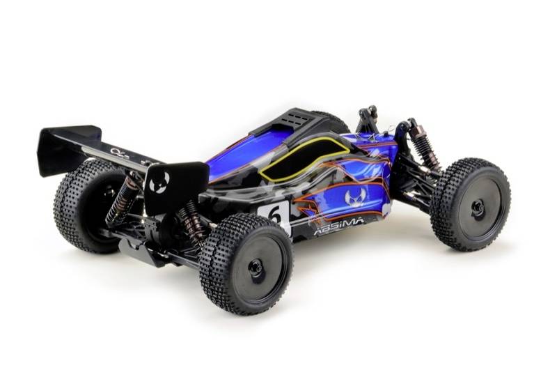 Voiture télécommandée de style buggy avec peinture bleue et aileron arrière noir, présentée sur un fond blanc.