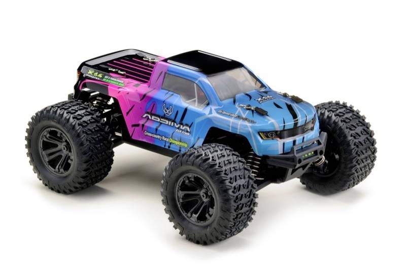 Voiture-jouet monster truck avec peinture bleue et rose, grandes roues et design robuste, sur fond blanc.