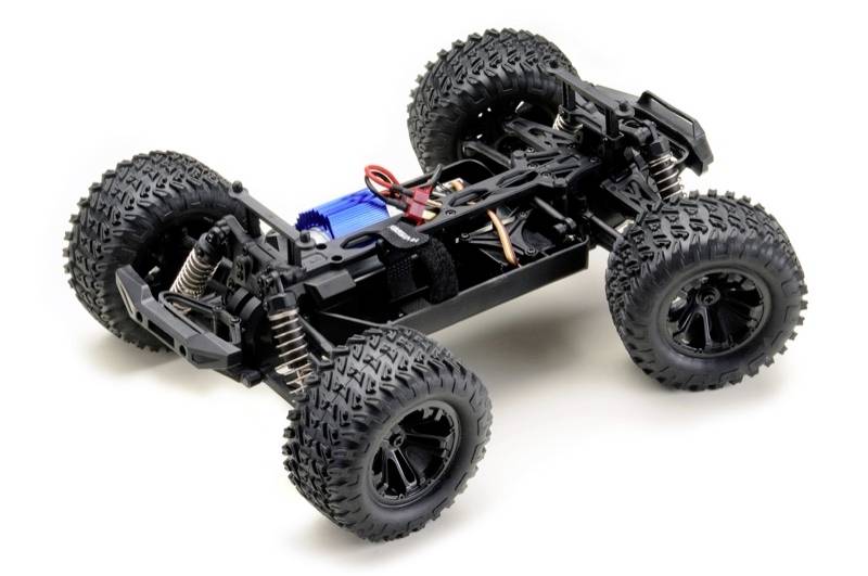 Châssis de voiture télécommandé vu de dessus, avec quatre grandes roues tout-terrain, des amortisseurs visibles et une batterie bleue au centre.