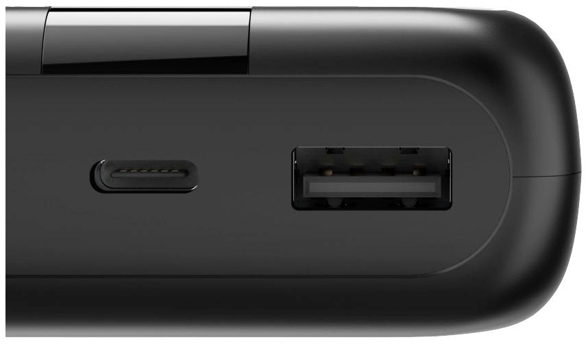 Batterie externe noire avec ports USB-C et USB-A, gros plan sur les connecteurs.