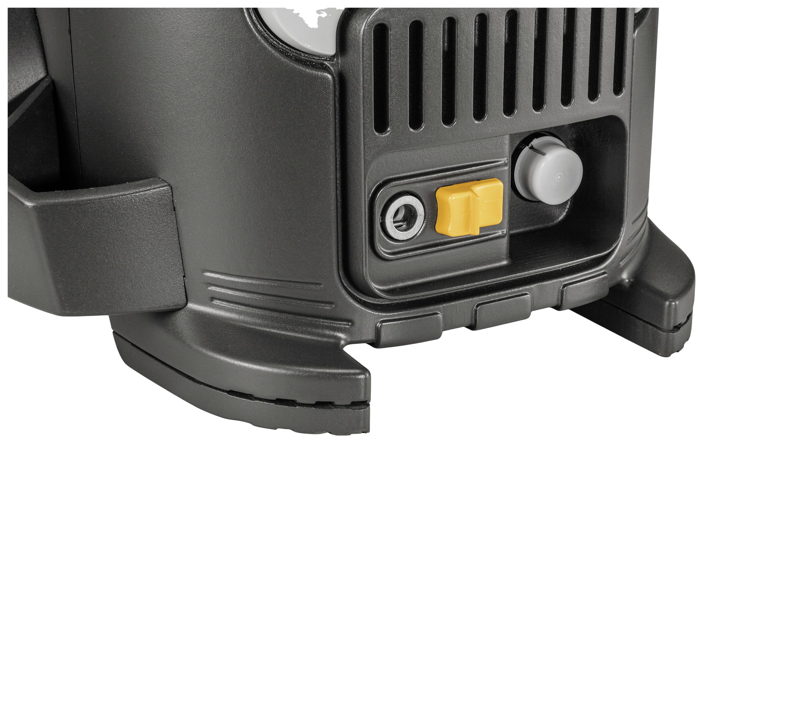 Gros plan d'un appareil noir à surface striée avec un bouton de commande jaune, faisant partie d'un dispositif technique plus grand.