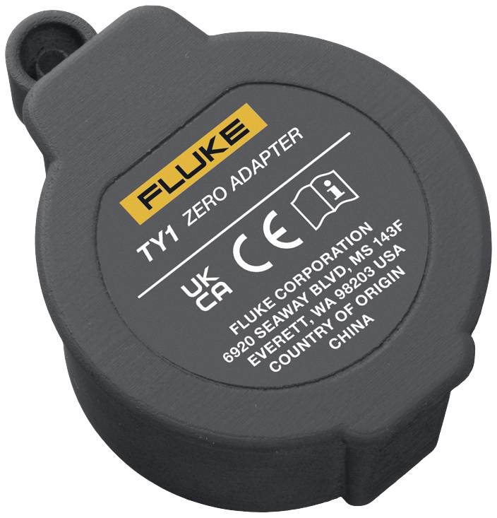 Un adaptateur Fluke TY1 Zero noir et rond, certifié CE. Texte : 'Fluke', '6820 Seaway Blvd, MS 143F, Everett, WA 98203, États-Unis'. Origine : Chine.