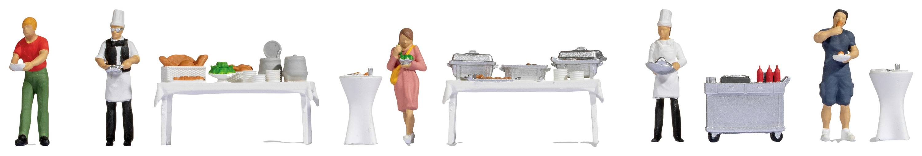 Maquettes miniatures d'une scène de restauration avec des figurines de chefs et de serveurs positionnés autour de tables garnies de nourriture et de boissons.