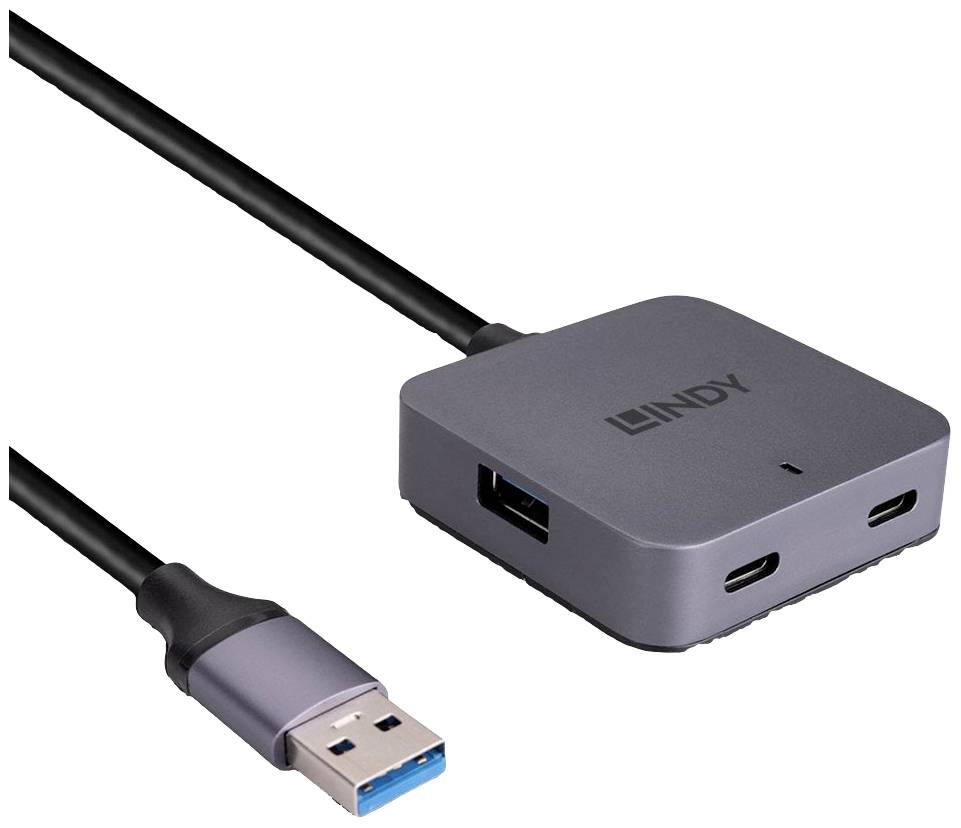 Adaptateur USB avec une fiche USB-A et trois ports de l'autre côté : deux ports USB-C et un port USB-A. Présenté sur un fond blanc.