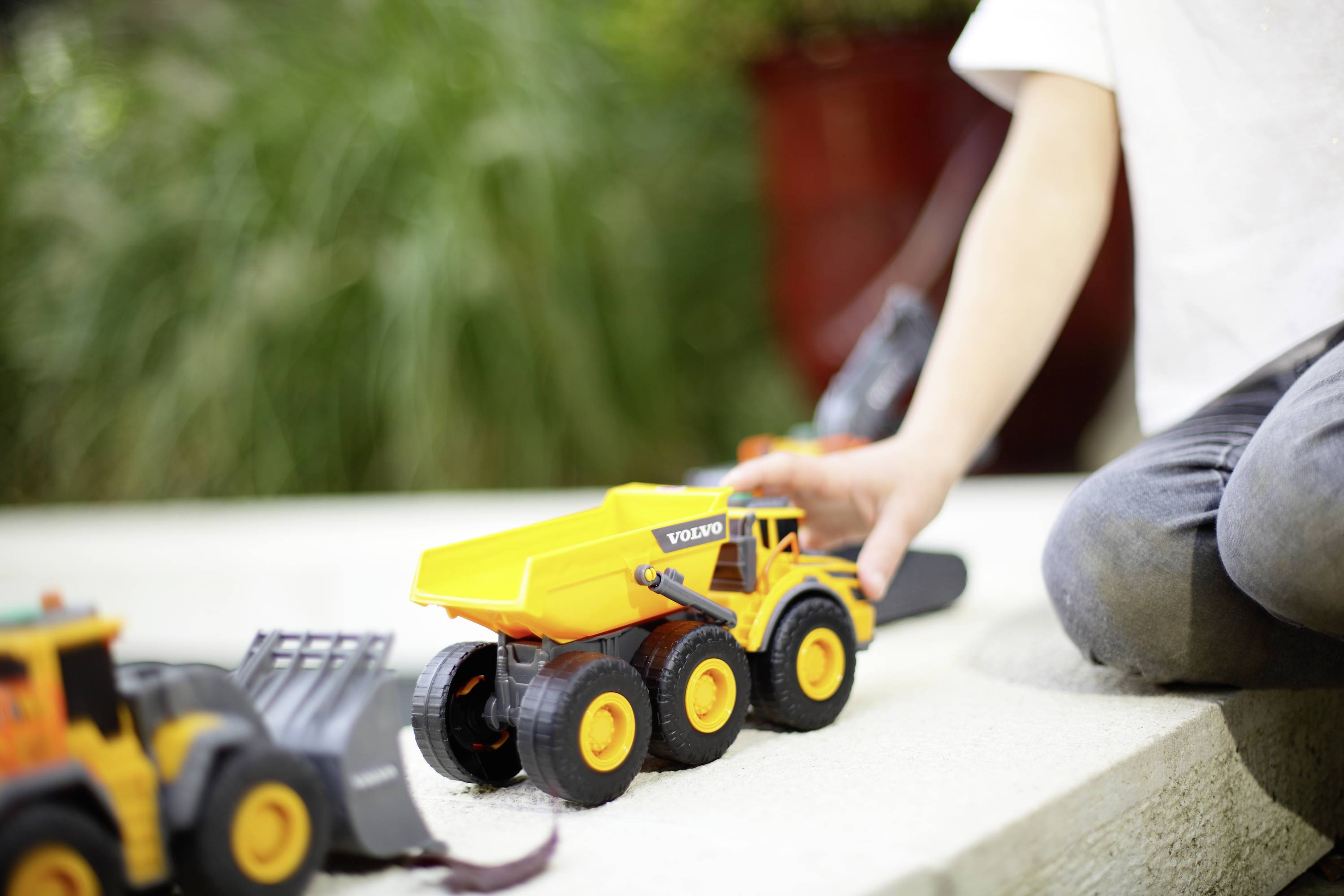 Dickie Toys Modèle réduit de véhicule de construction Volvo modèle fini Modèle réduit d'engin de chantier