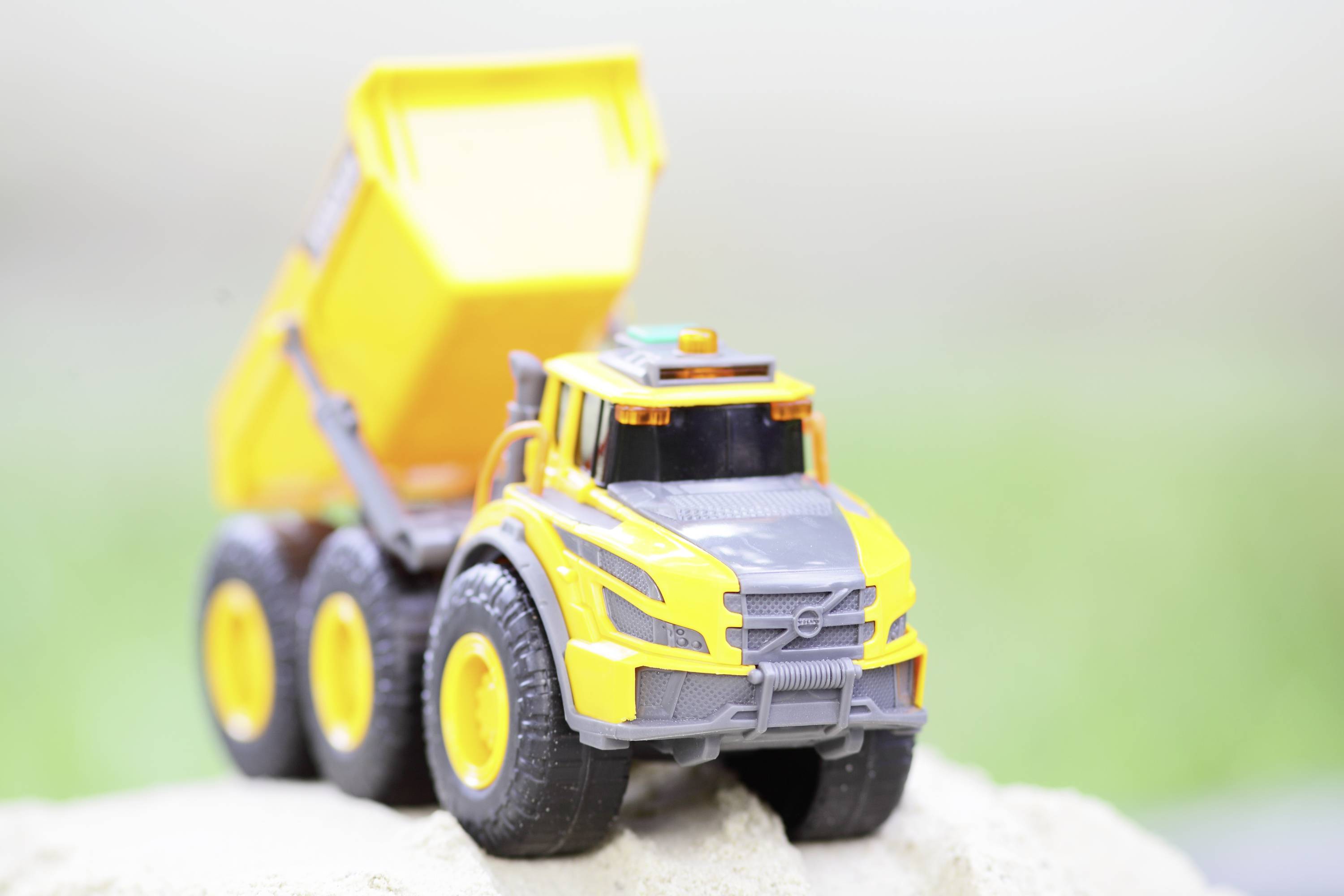 Dickie Toys Modèle réduit de véhicule de construction Volvo modèle fini Modèle réduit d'engin de chantier