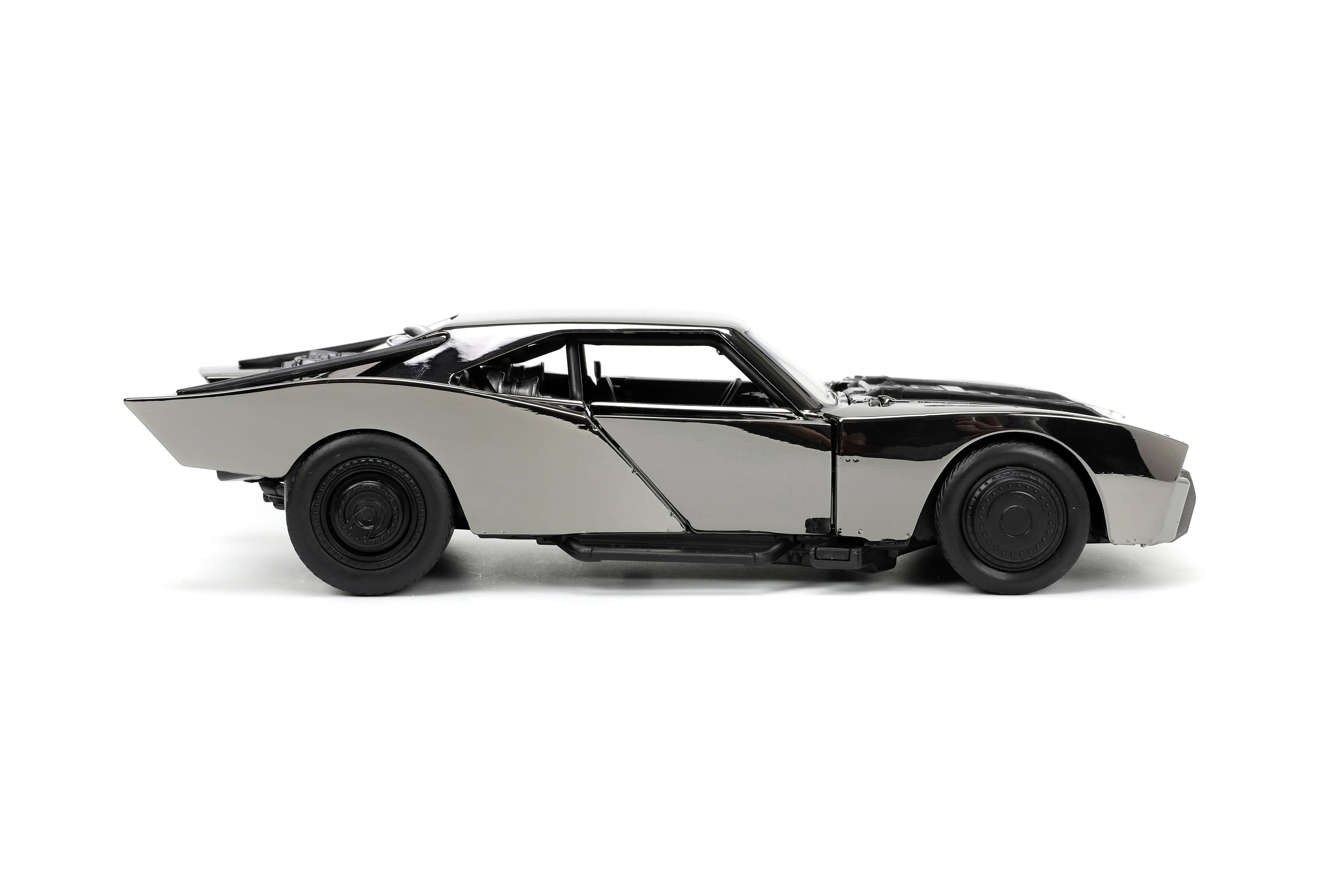 Voiture miniature noire au design futuriste, vue de côté. Carrosserie plate avec des éléments de design marquants.