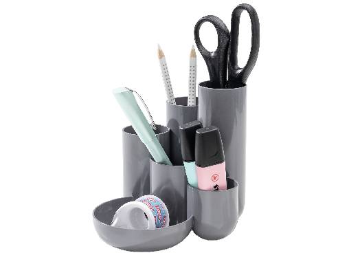 Organisateur de bureau gris avec ciseaux, stylos, règle, ruban correcteur et surligneur. Idéal pour le rangement des fournitures de bureau.