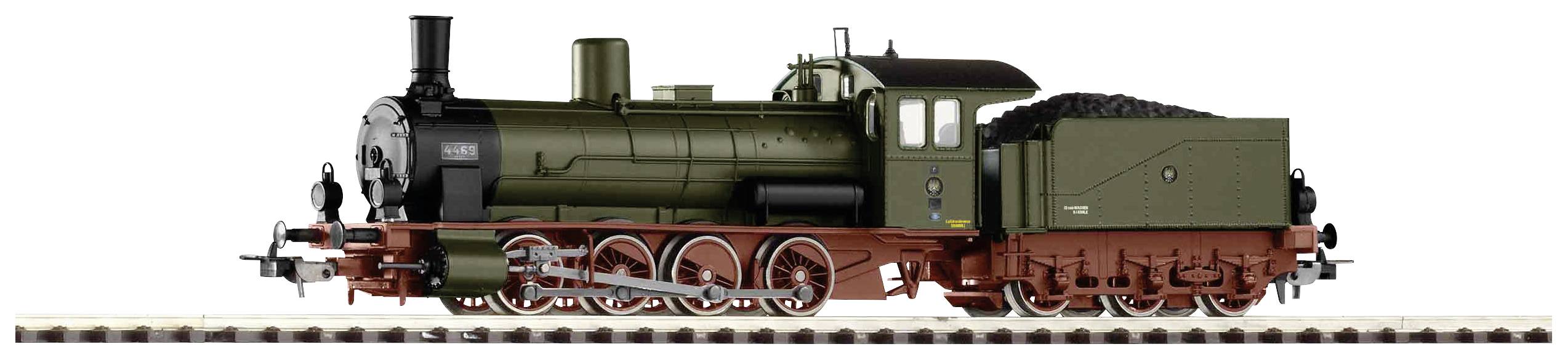 Locomotive à vapeur classique verte de profil sur des rails, avec cheminée, cabine de conduite et tender à charbon, vue latérale.