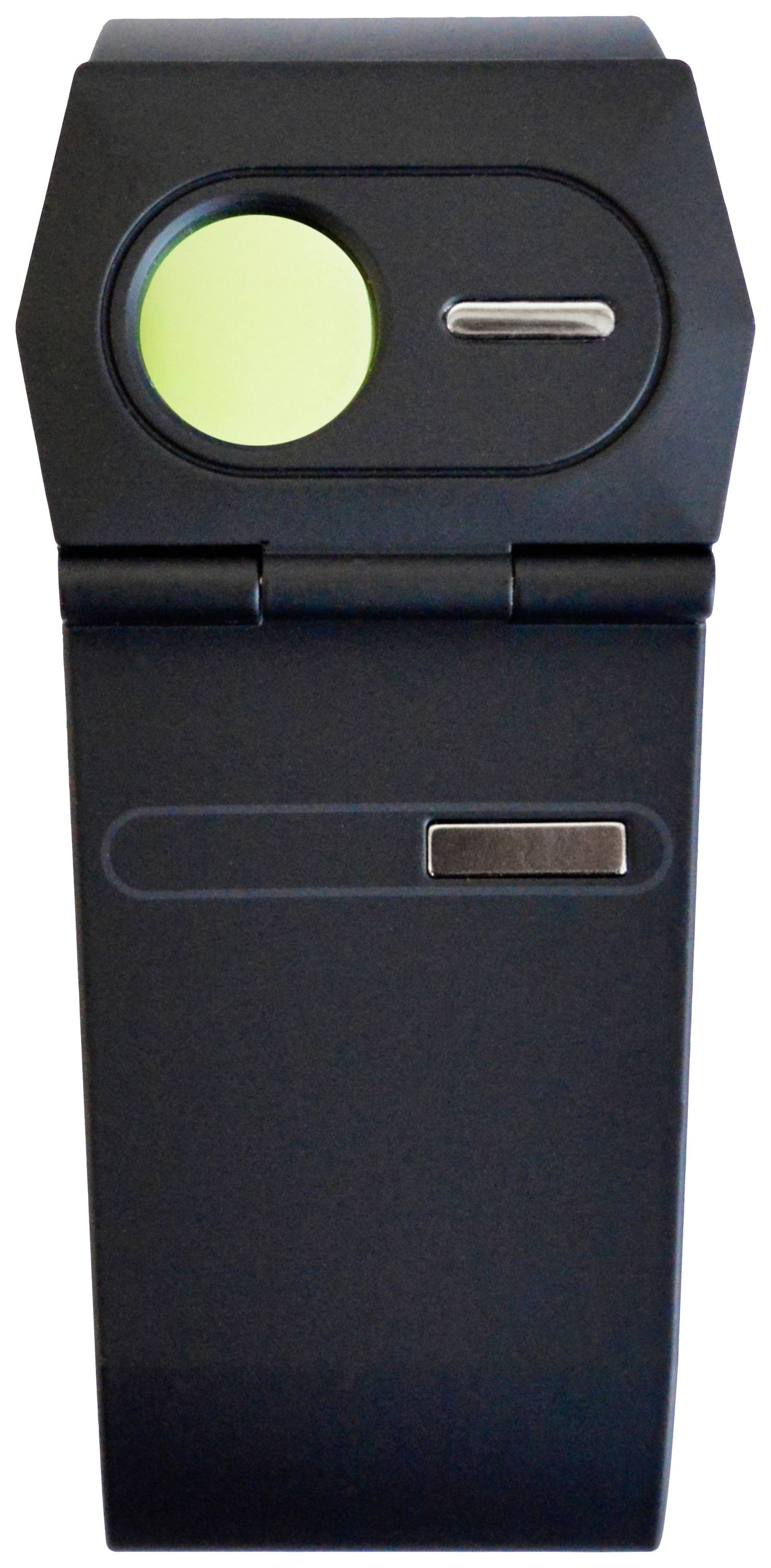 Un appareil électronique portable avec un grand bouton vert sur le dessus. Des touches distinctives sur le devant. Couleur sombre.