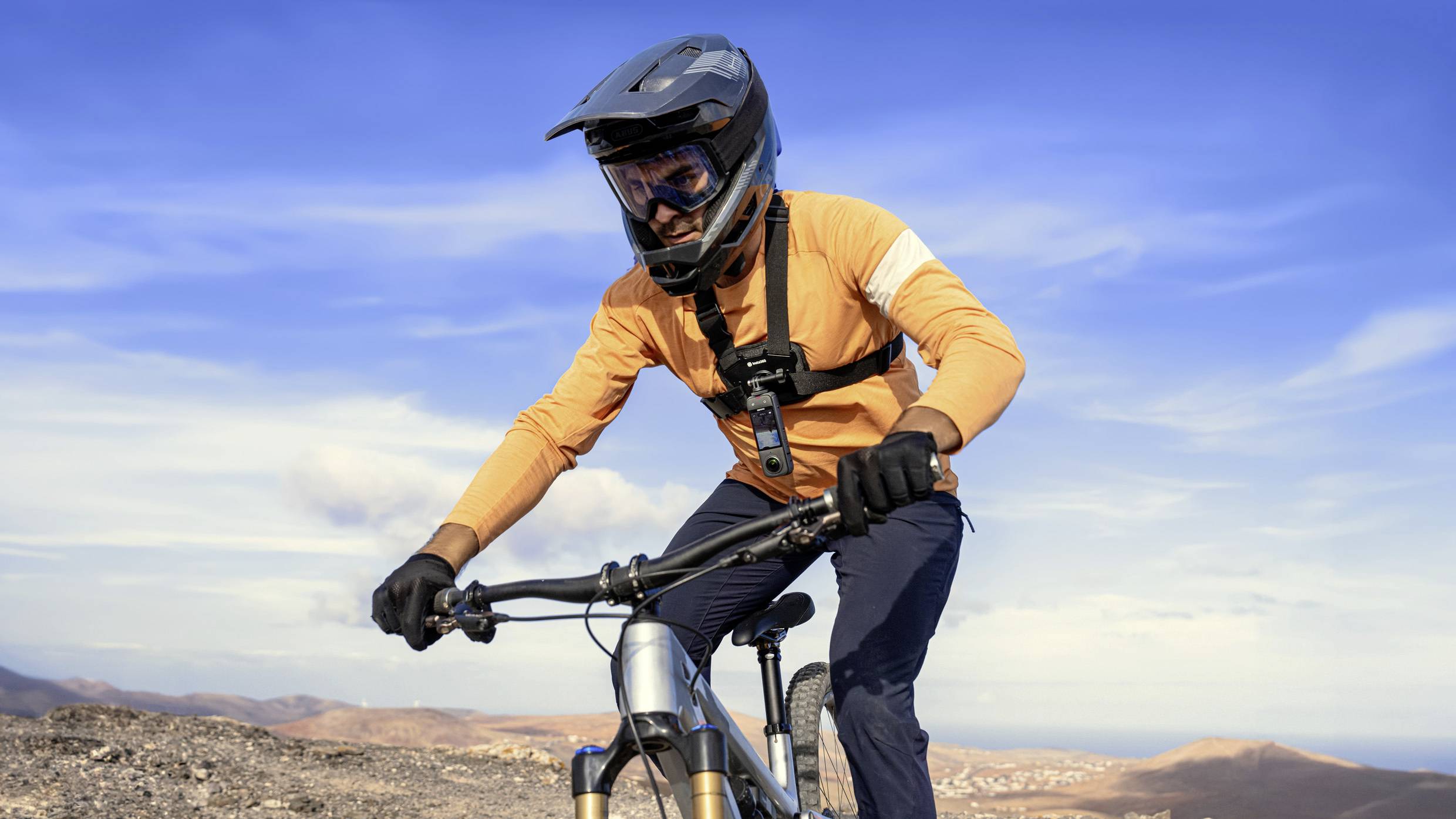 Insta360 X4 Action Cam 360° 8K, écran tactile, WiFi, étanche, accéléré, Webcam