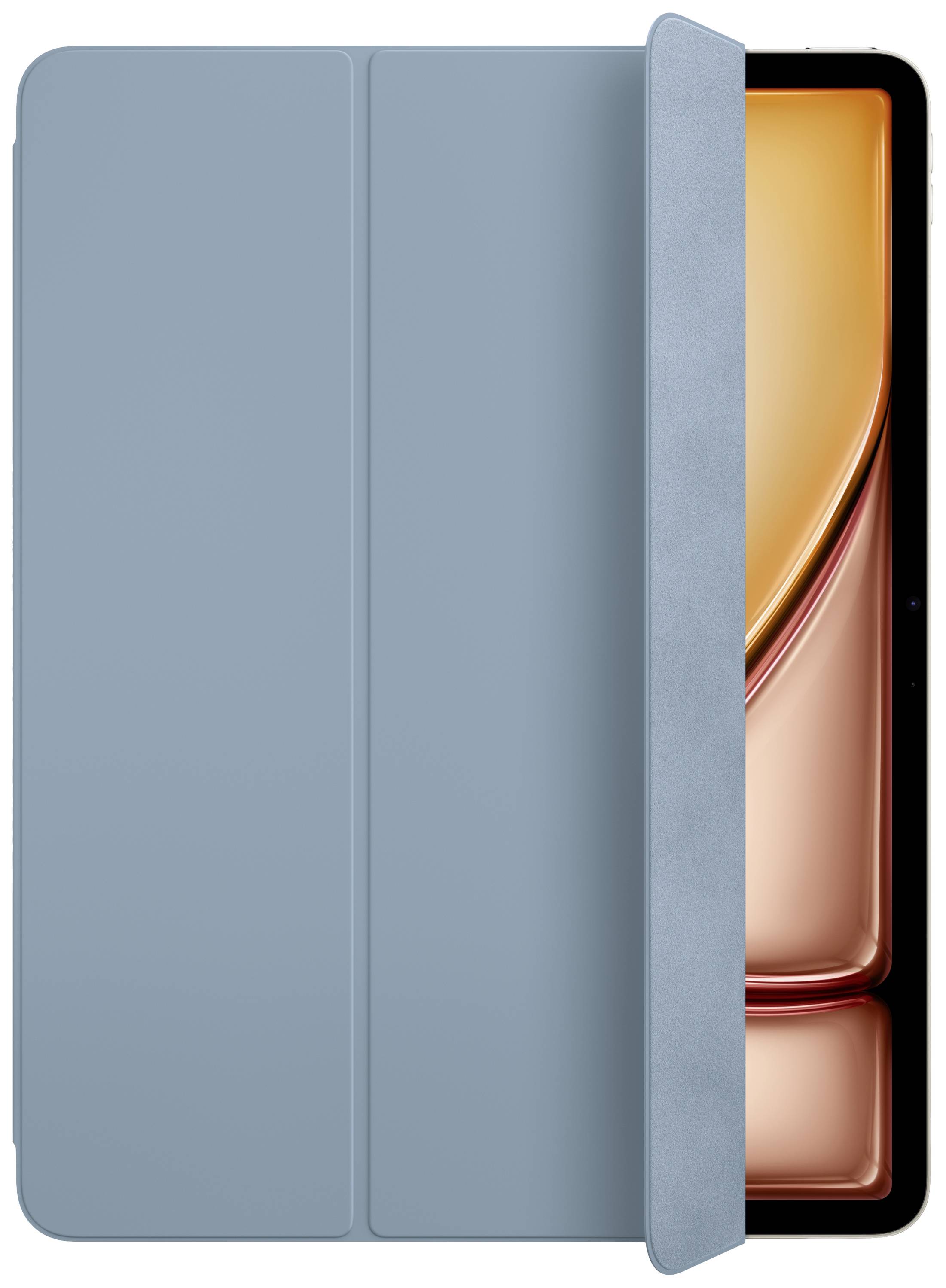 Tablette avec étui à rabat bleu clair à moitié ouvert. L'écran affiche un fond d'écran orange-beige.