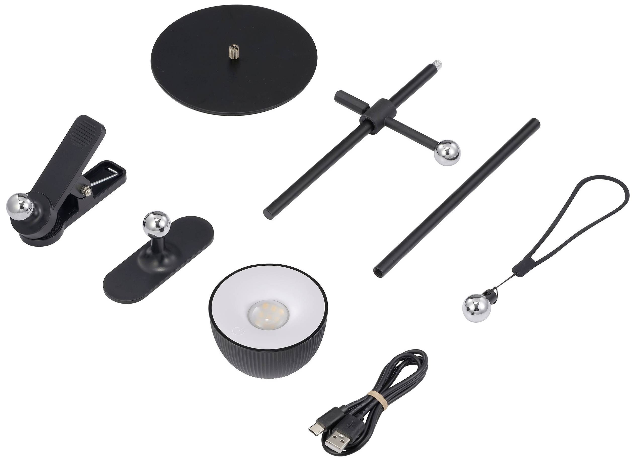 Un ensemble d'accessoires de studio photo noir, comprenant une lampe ronde, un câble USB, des pinces, des tiges et des supports.