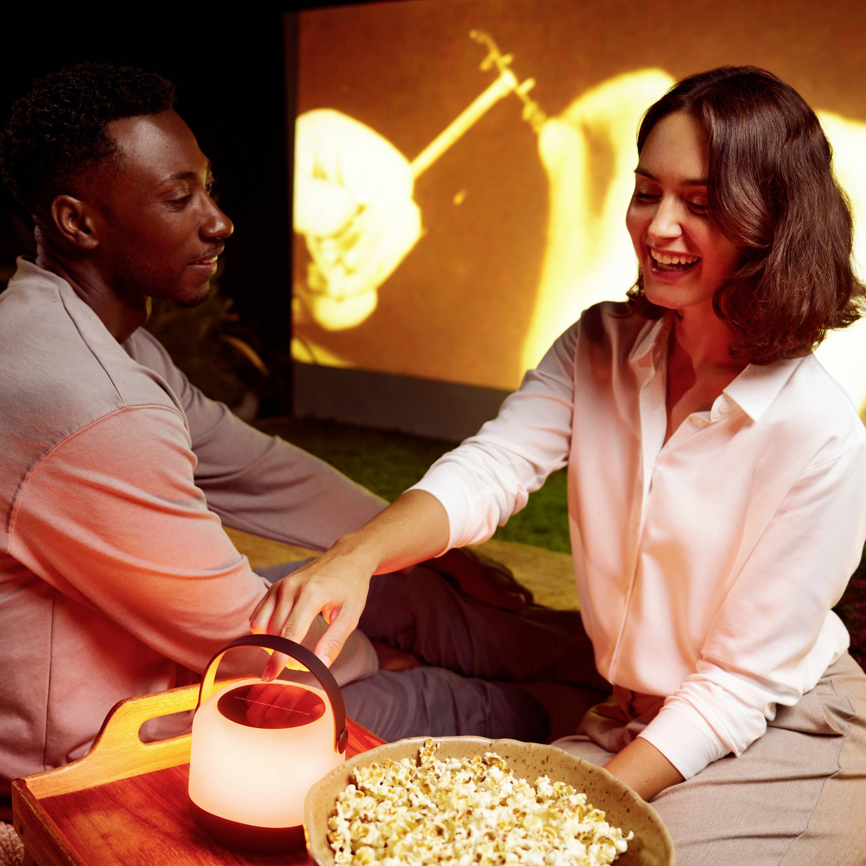 Philips LED 8720169296503 Alula SR PT 1.2W RGB30K BL Lampe de table solaire 1.2 W blanc chaud, RVB blanc, noir