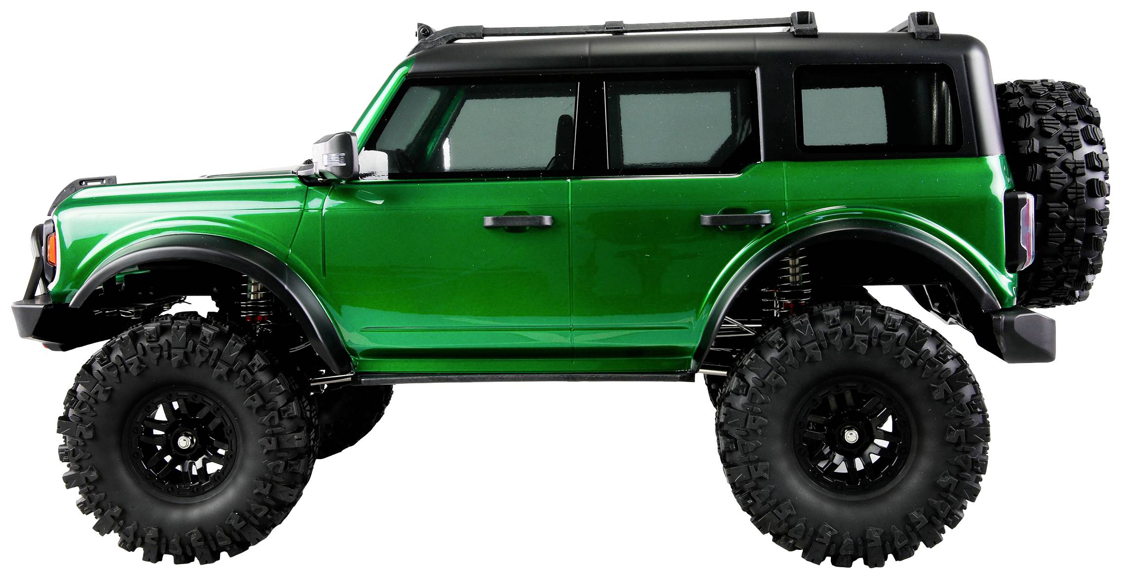 Véhicule tout-terrain RC vert de profil avec de grandes roues et une roue de secours à l'arrière, sur fond blanc.