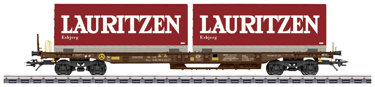 Un wagon de marchandises transporte deux conteneurs rouges portant l'inscription 'LAURITZEN'. Le wagon est stationné sur des rails.