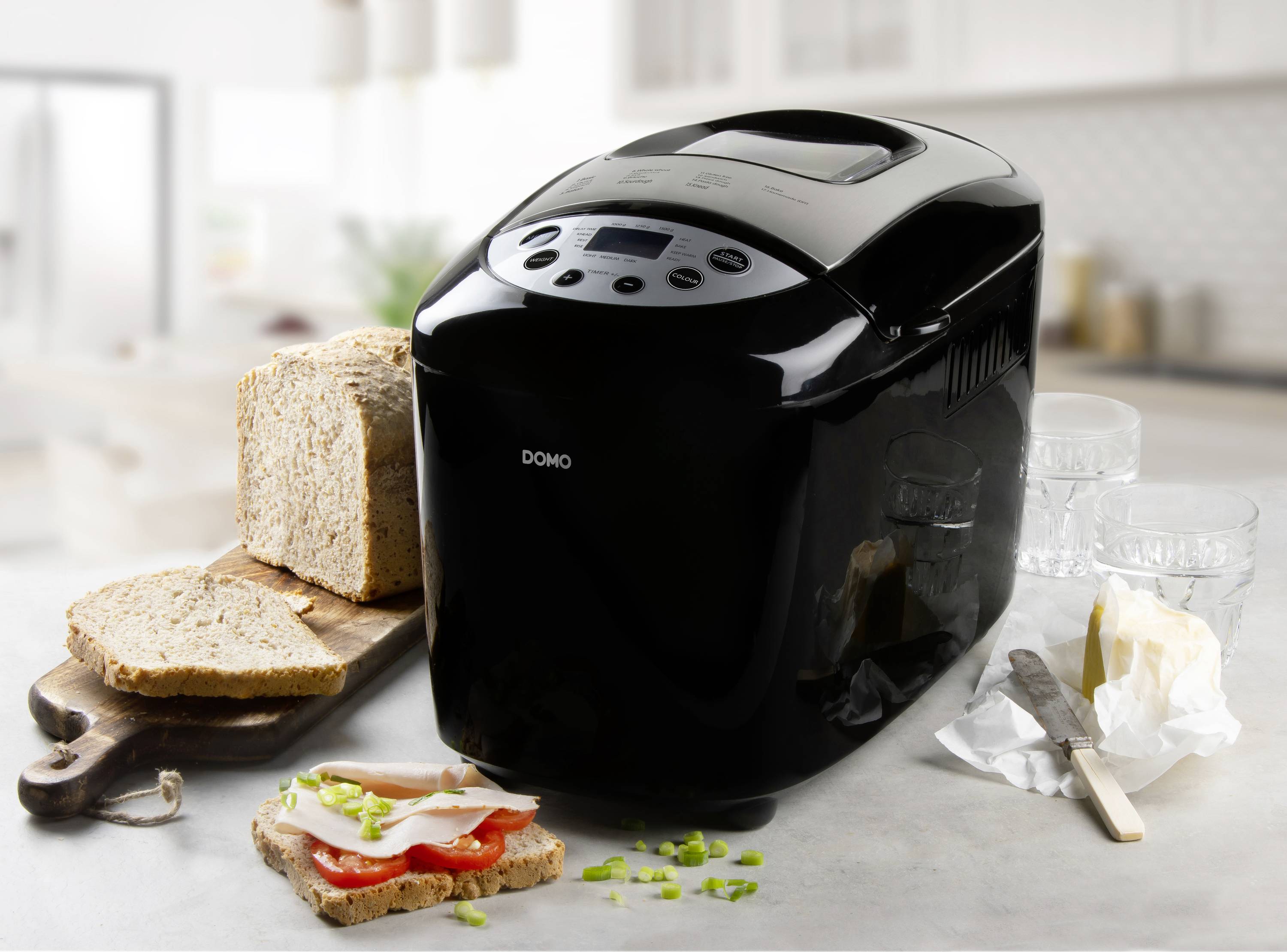 DOMO B3977 Machine à pain avec écran, revêtement anti-adhésif, fonction minuteur, avec verre doseur 1500 g noir