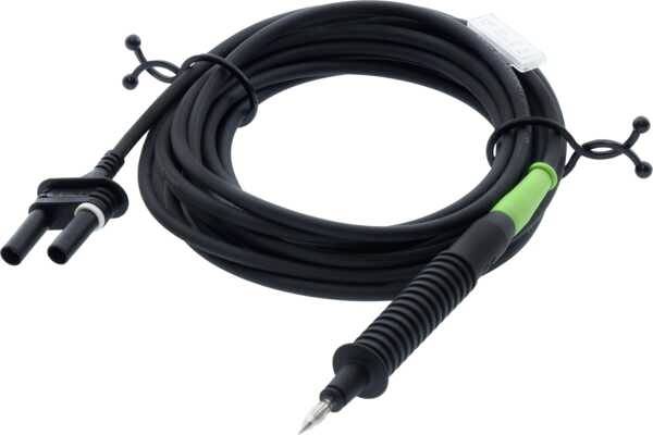 Un long câble de mesure noir avec deux pinces à une extrémité et une pointe de test à l'autre, adapté pour les tests électriques.