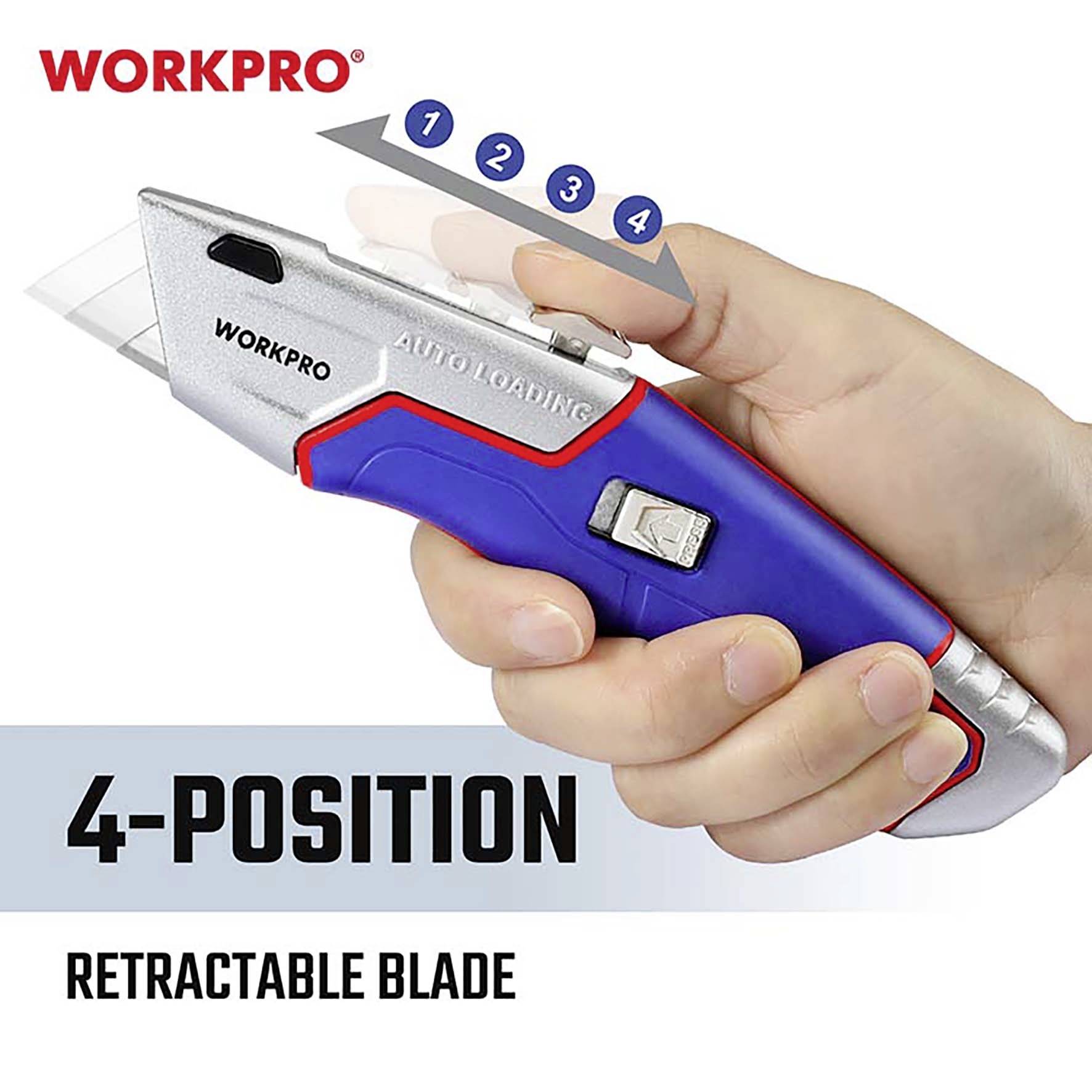 Une main tient un cutter à tapis auto-chargeur WORKPRO avec une lame rétractable et quatre positions.