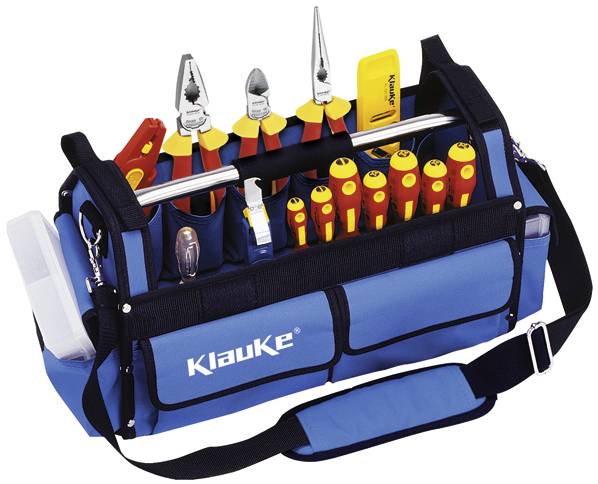 Trousse à outils contenant des tournevis, des pinces et d'autres outils manuels dans un sac bleu avec une bandoulière.