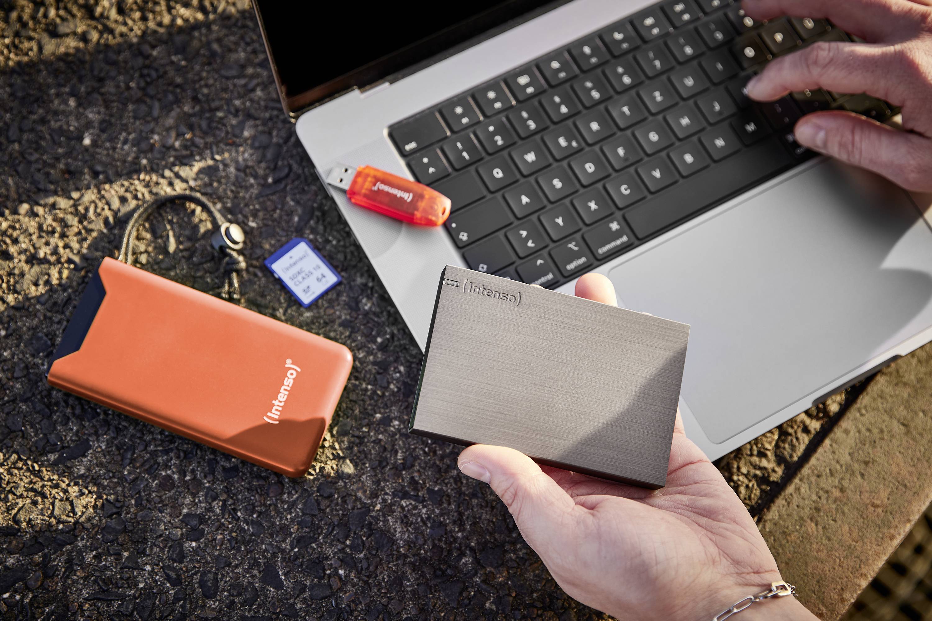 Intenso F10000 Powerbank (batterie supplémentaire) 10000 mAh Quick Charge, Power Delivery LiPo USB-A, USB-C® orange affichage du