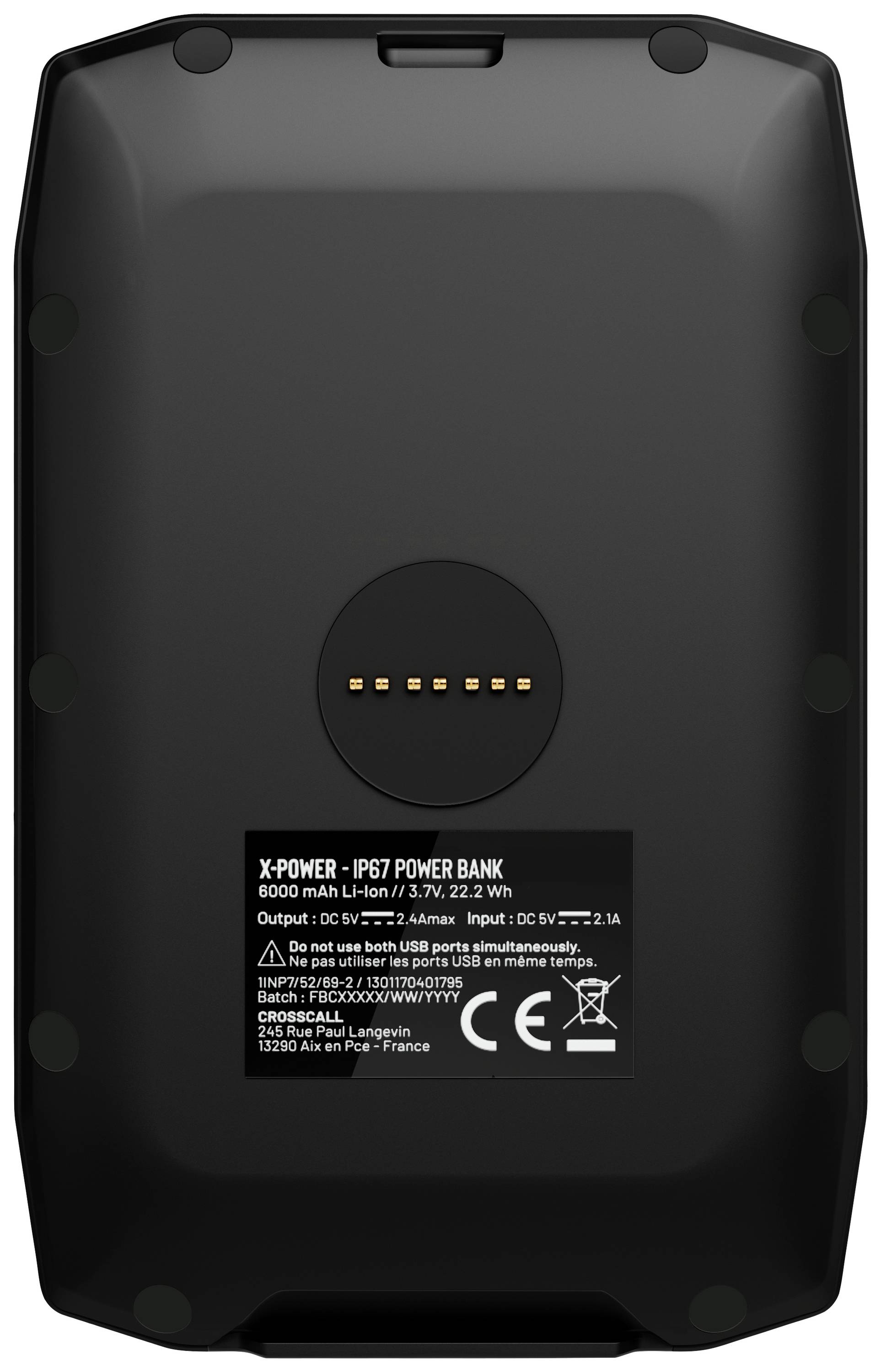 Batterie externe noire, vue arrière, avec des détails techniques sur l'étiquette en bas : « 8000 mAh, IP67, Li-Ion, 22,2 Wh, Entrée : 5 V, 2,1 A ».