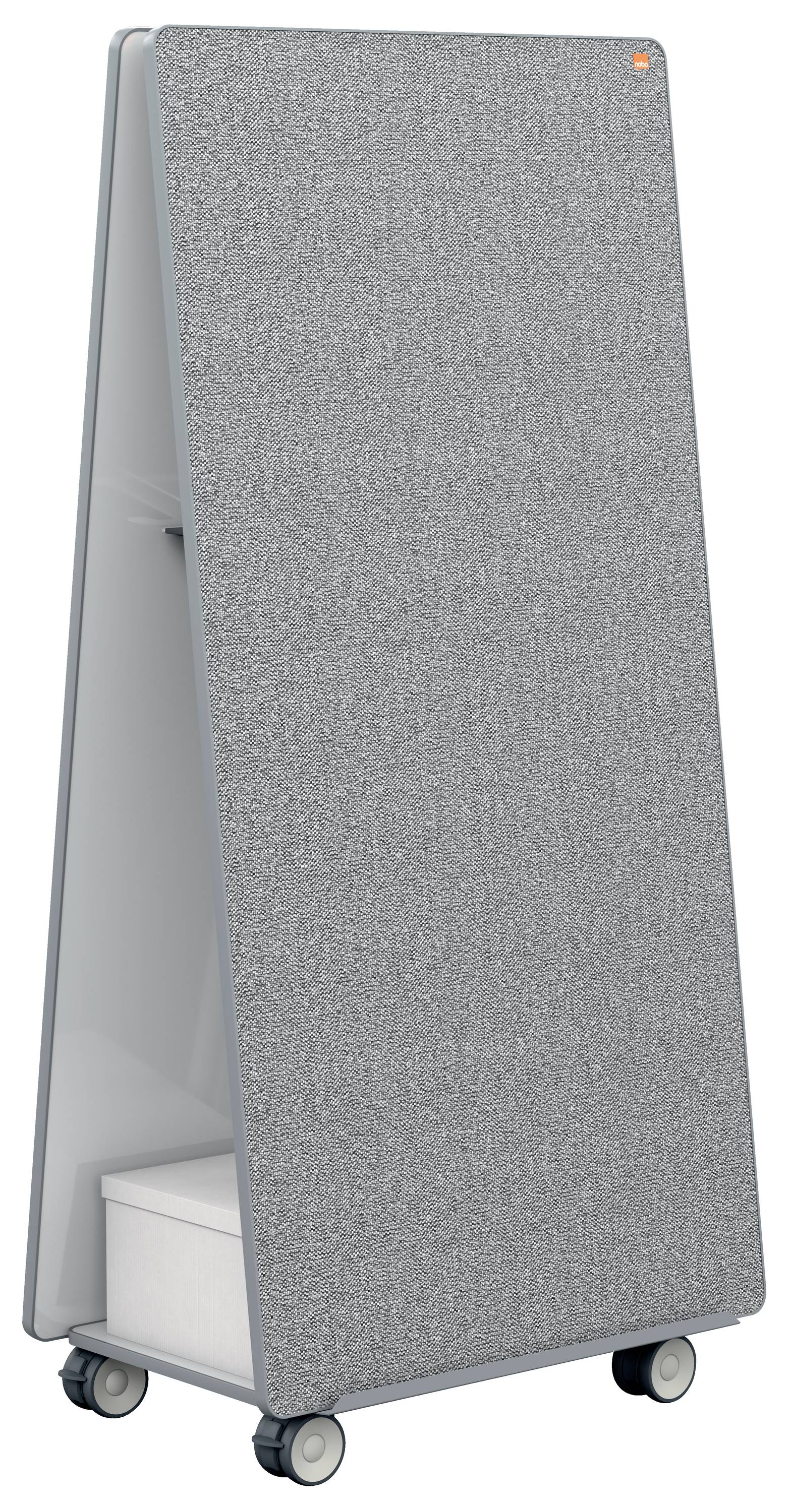 Un panneau acoustique autoportant, mobile sur roulettes, recouvert de tissu gris, conçu pour une configuration d'espace flexible et l'absorption sonore.