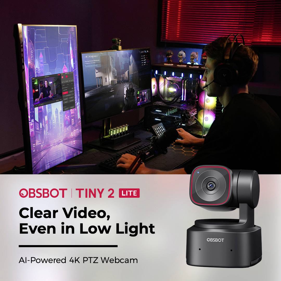 Un homme dans une pièce sombre utilise un ordinateur avec plusieurs écrans. Texte sur l'image : 'OBSOT TINY 2 LITE : Vidéo claire, même dans une faible luminosité'.