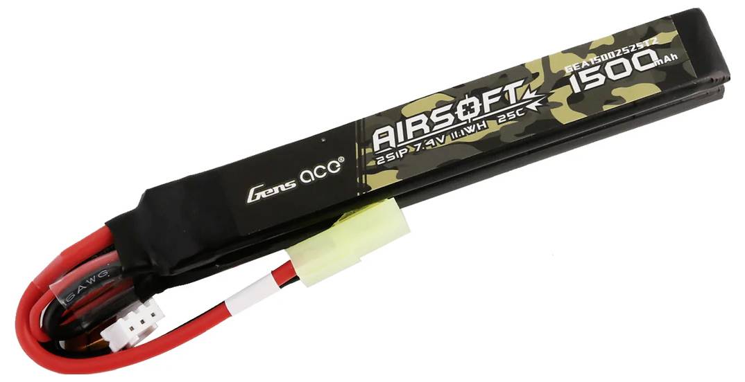 Batterie étroite pour armes Airsoft portant l'inscription 'Airsoft 1500mAh 25C 7.4V'. Câble rouge et noir avec connecteur blanc.