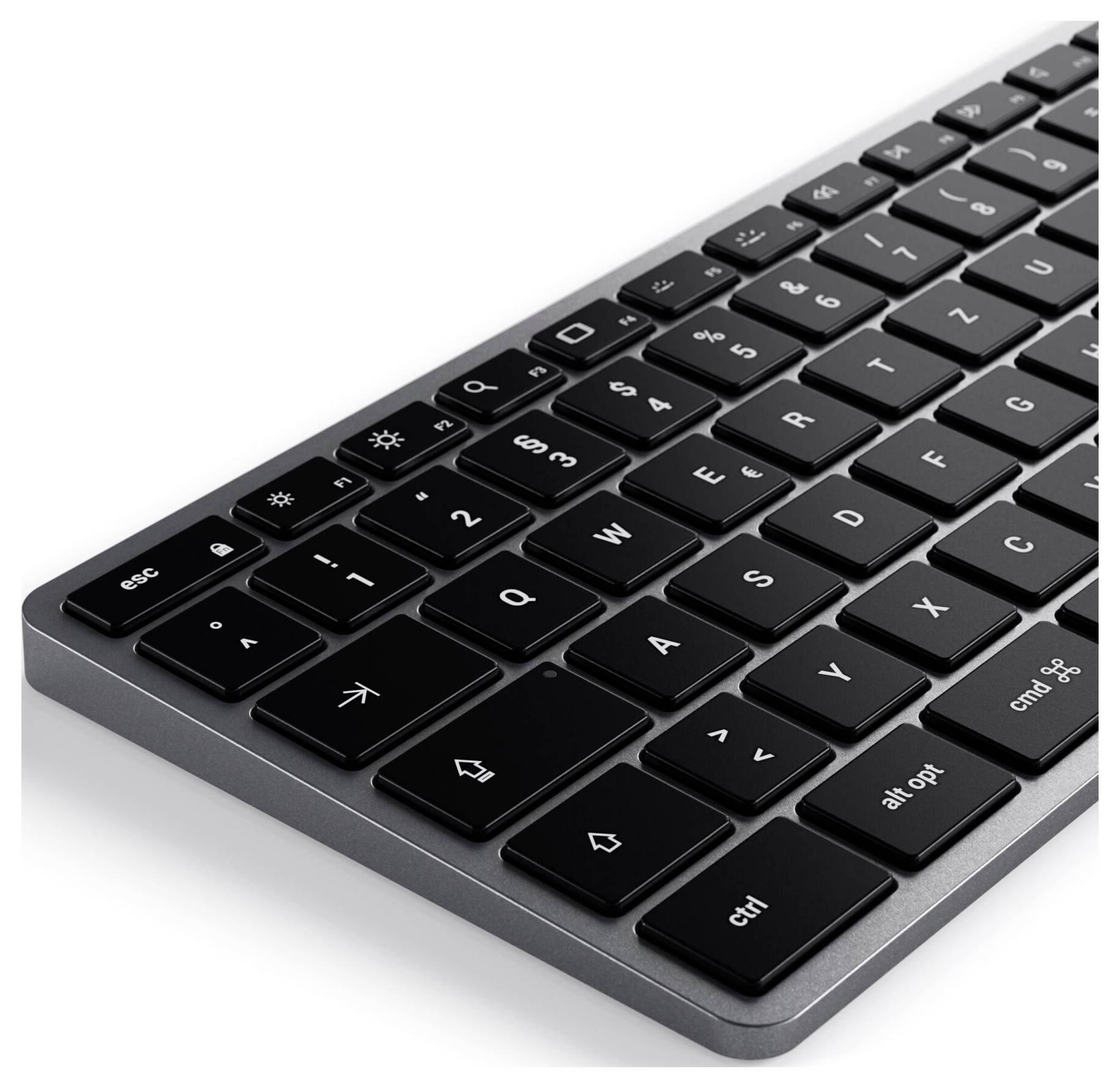 Clavier noir sans fil avec disposition QWERTZ, touches plates et touches de fonction spéciales, vu de côté.