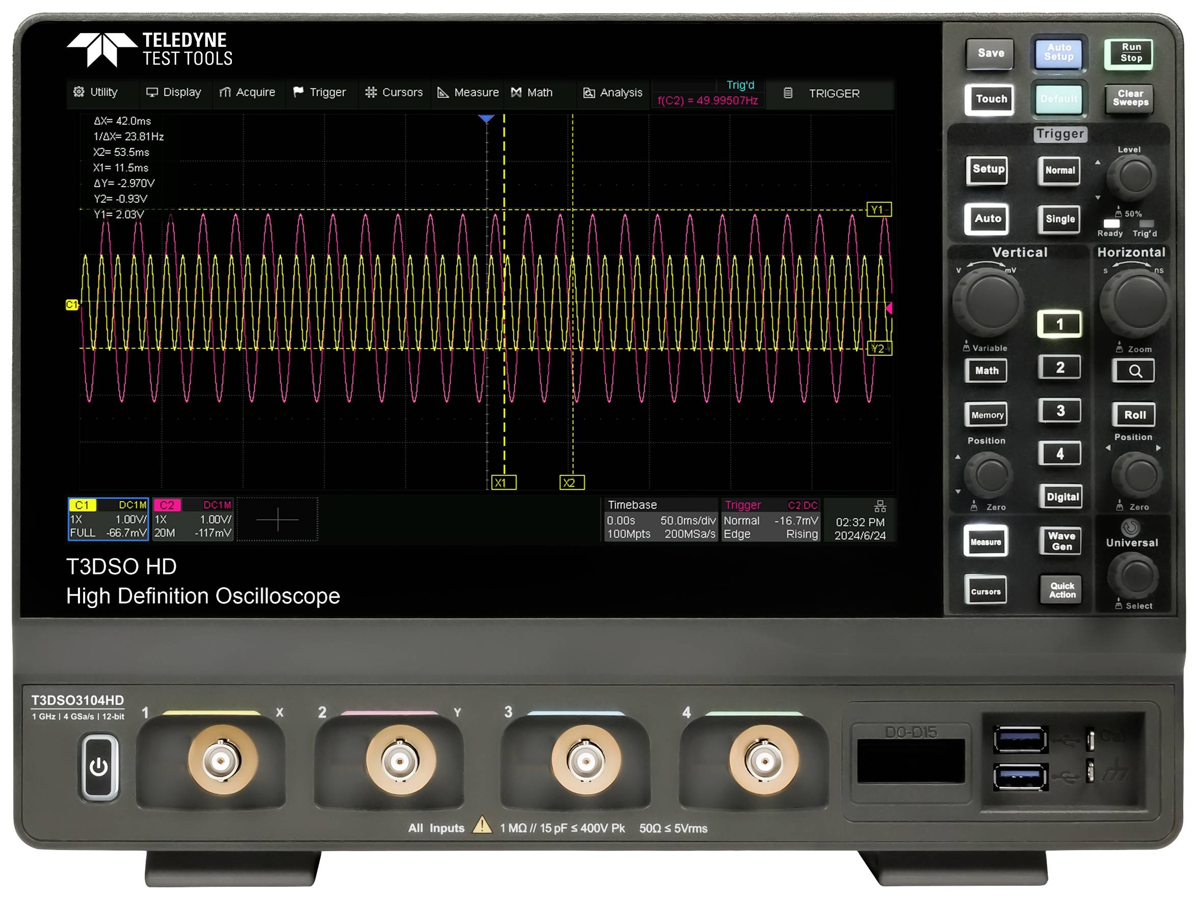 Un oscilloscope numérique affiche une forme de signal ondulée avec des axes de tension et de temps. Un panneau de commande avec divers boutons de réglage.