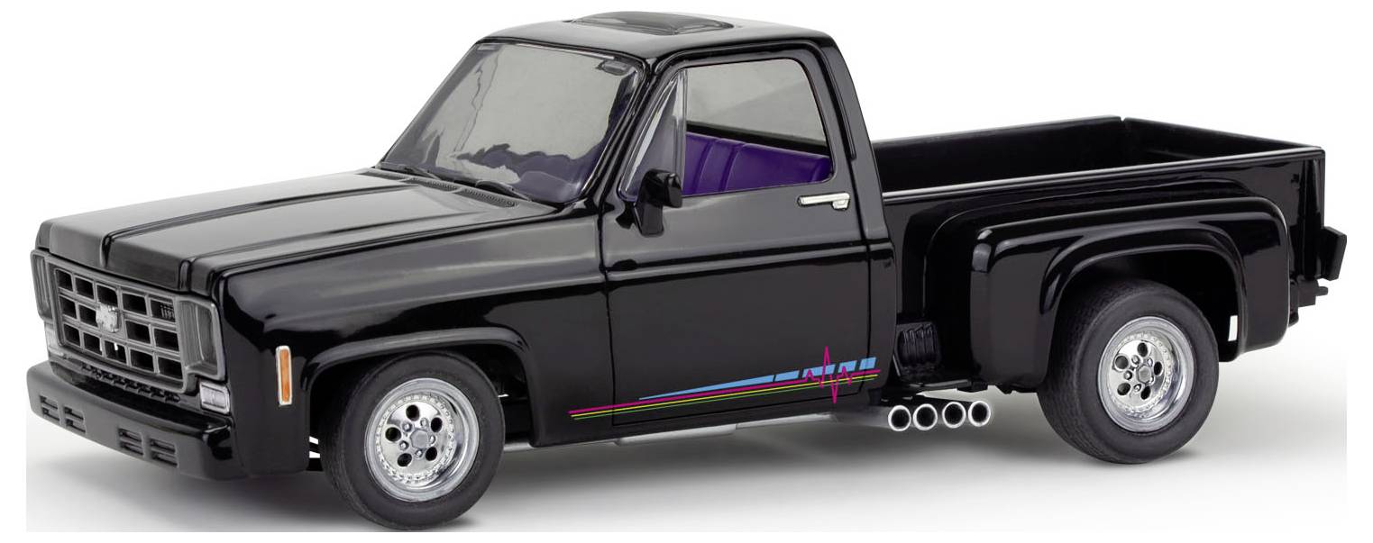 Voiture miniature noire d'un pick-up classique avec des jantes chromées.