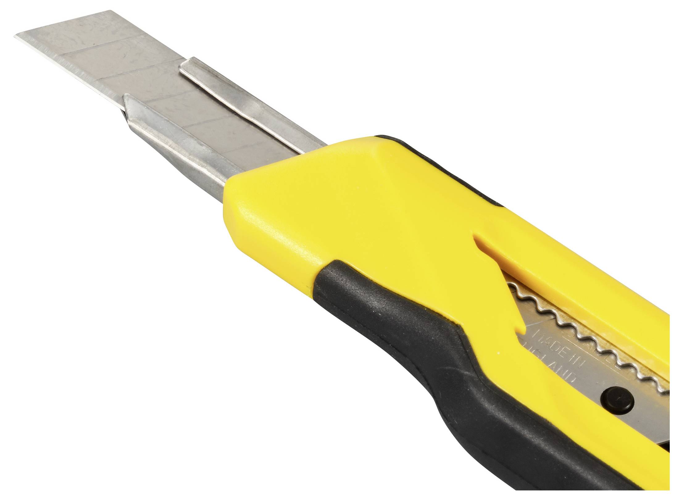 Un cutter jaune avec un manche noir et une lame sortie. Adapté pour couper du papier ou du carton.