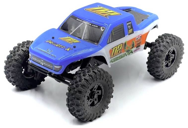 Un camion télécommandé bleu avec de grandes roues. Sur le côté sont inscrits 'Absima' et 'Project X'. Le camion est adapté aux parcours tout-terrain.