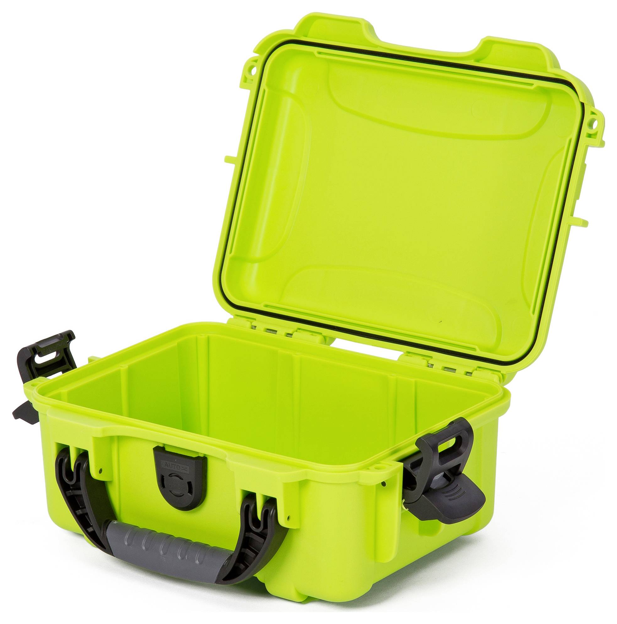 Une valise vide, verte, robuste avec un couvercle ouvert et une poignée noire, adaptée au transport sécurisé d'objets fragiles.